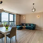 Metalex Garden 2bdrm Luxury アパート