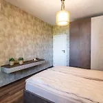 Metalex Garden 2bdrm Luxury アパート