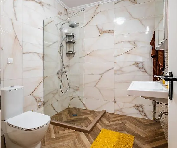 Metalex Garden 2bdrm Luxury * فارنا