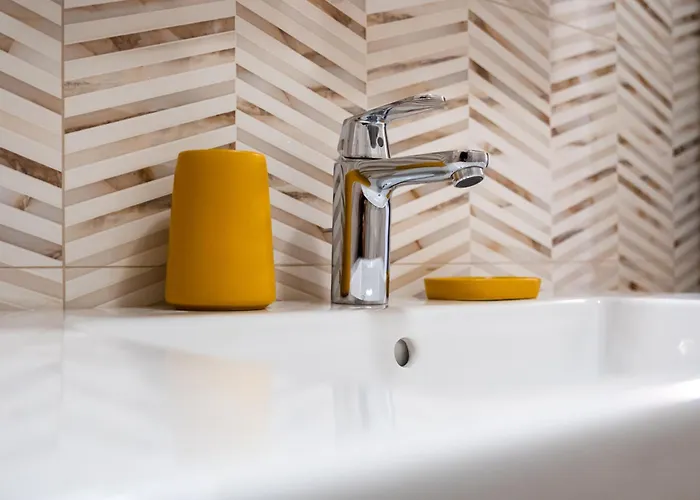 Metalex Garden 2bdrm Luxury Warna