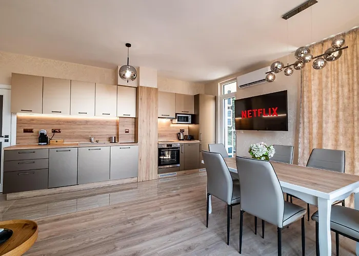 Metalex Garden 2bdrm Luxury شقة فارنا