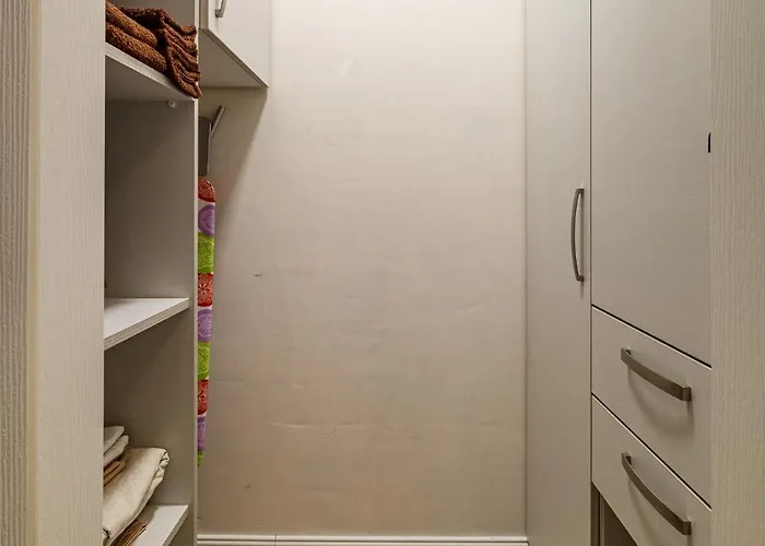 Metalex Garden 2bdrm Luxury * فارنا