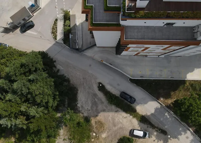 Metalex Garden 2bdrm Luxury Warna